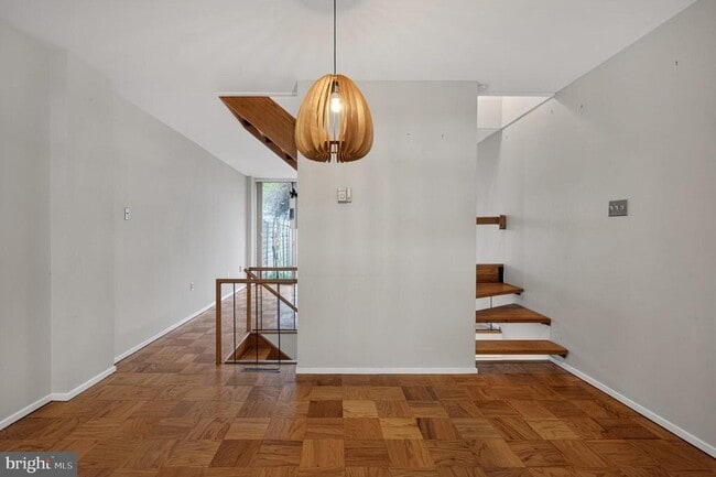 Building Photo - 302 N St SW