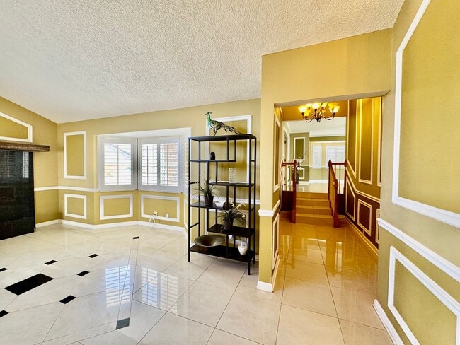 Building Photo - Available now | A 4 Bedroom, 2 Bathroom Si...