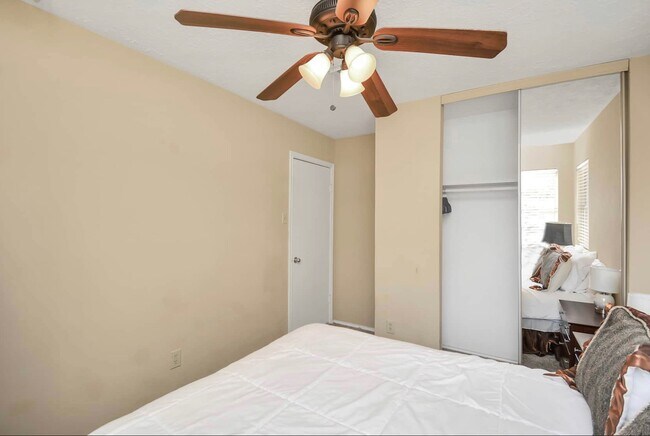 Building Photo - 16614 Rock E Dr