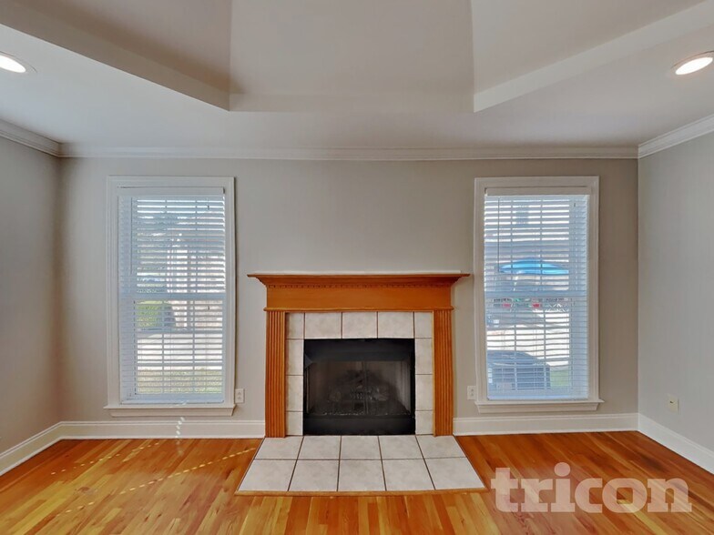 Building Photo - 4412 Spring Cove Dr