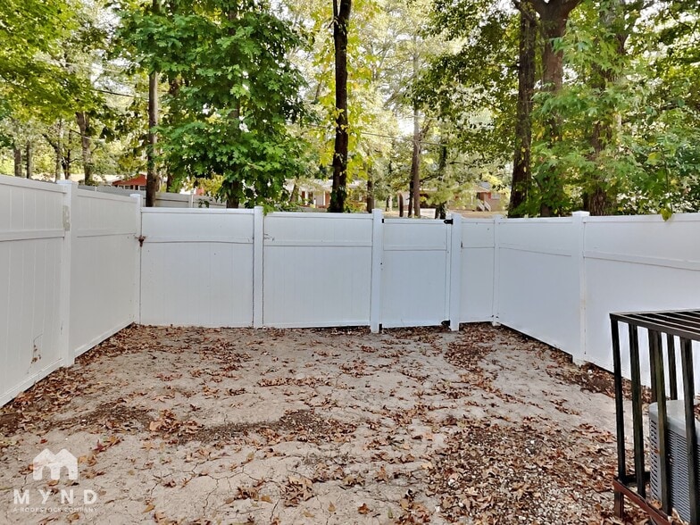 Building Photo - 1685 Camden Forrest Way