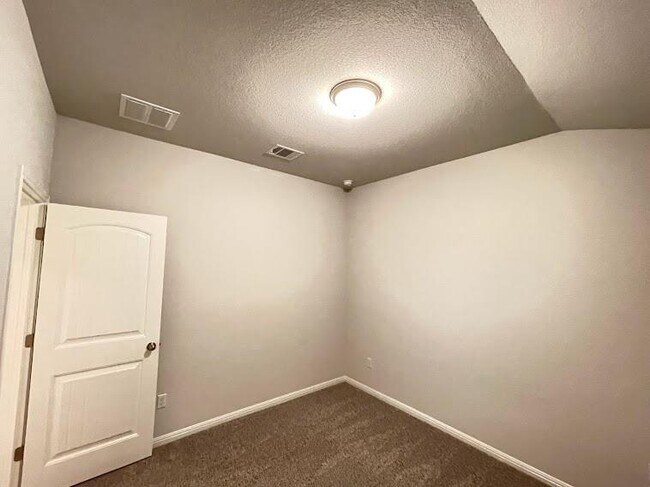 Building Photo - 1629 Dubiel Dr