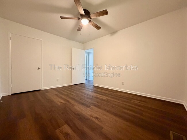 Building Photo - 3638 Missionaire Ave