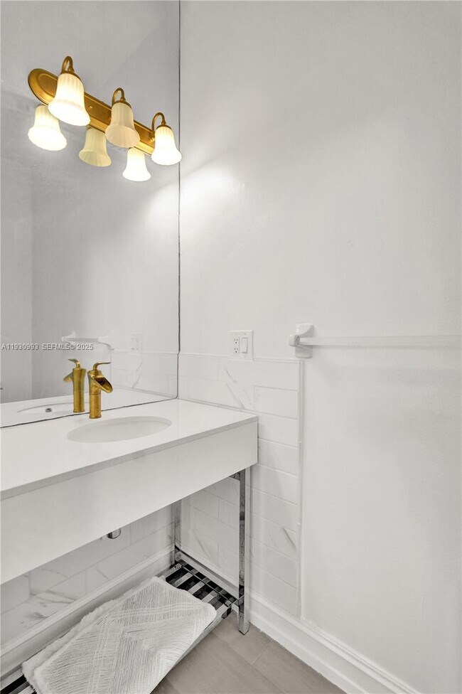 Building Photo - 4310 NW 63rd Ave