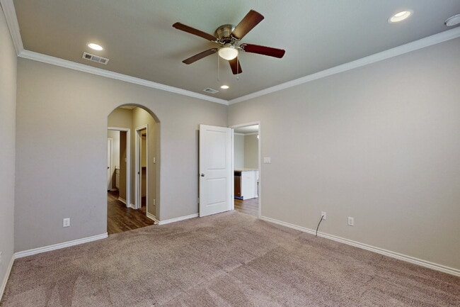 Building Photo - Welcome Home to Summit Crossing