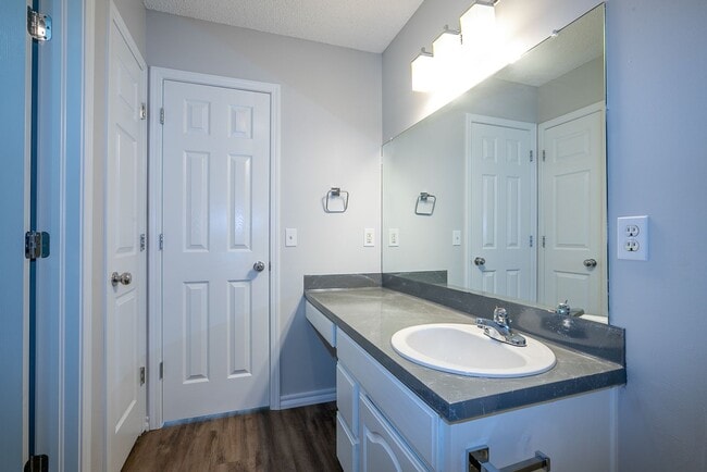 Building Photo - Gorgeous 4 Bedroom Remodel, Union Schools!