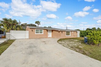 Building Photo - 4389 Bellewood St