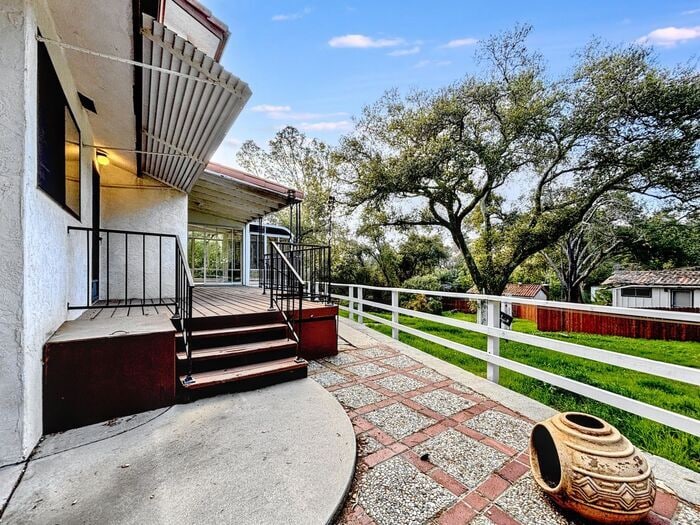 Building Photo - 6489 Rainbow Heights Rd