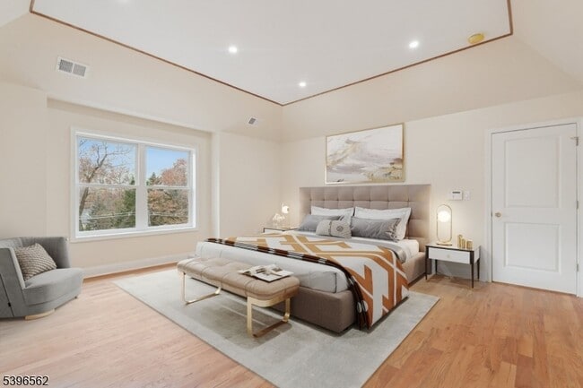 Building Photo - 215 Summit Ave