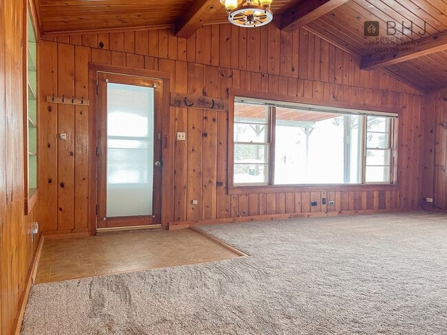 Building Photo - 6 month lease! 3 bed/ 1 bath Single Family Home on Coffeen!