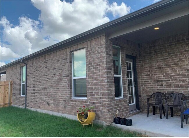 Building Photo - 454 Thunder Valley Trl