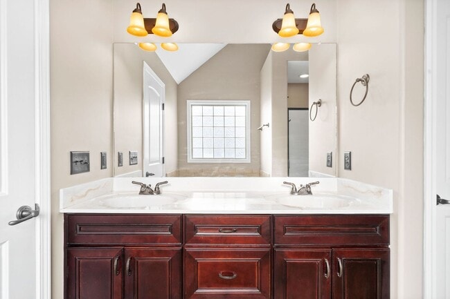 Building Photo - Pet Friendly Three Bedroom with Bonus!