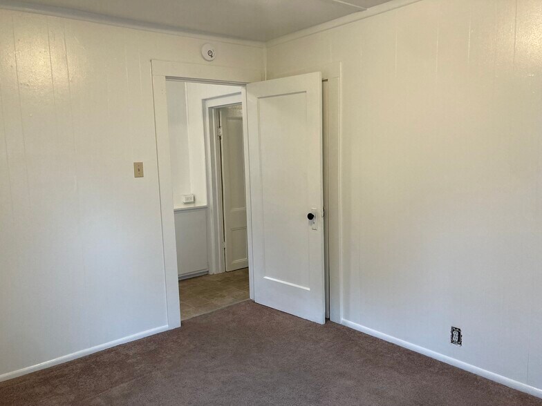 Bedroom looking to bathroom - 219 S Pine St