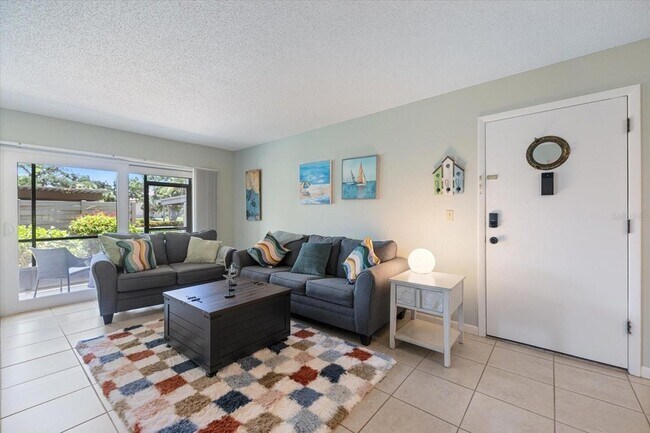 Building Photo - 634 Bird Bay Dr E