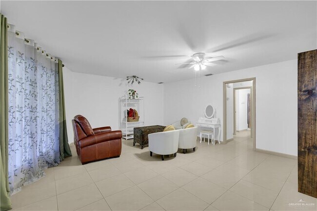 Building Photo - 16 Hibiscus Ave