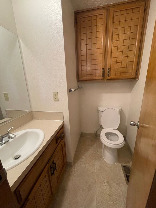 Building Photo - 3 bed 1.5 bath Home in Salem