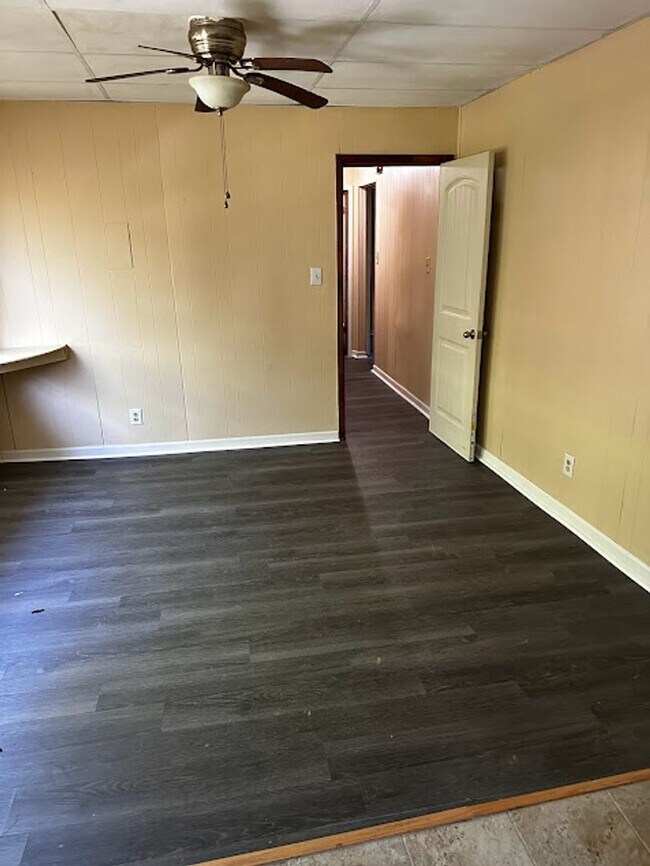 Building Photo - MOVE IN SPECIAL!! FIRST MONTH RENT FREE! CALL US TODAY!