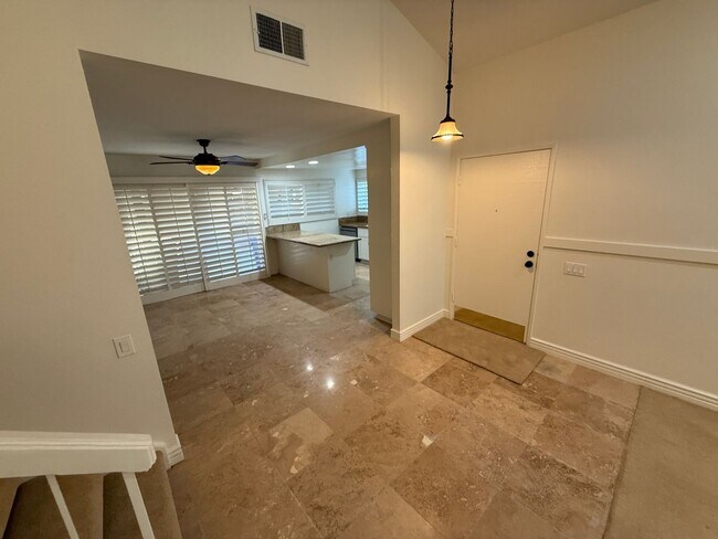 Building Photo - 4-Bedroom Plus Bonus Room Home with Golf C...