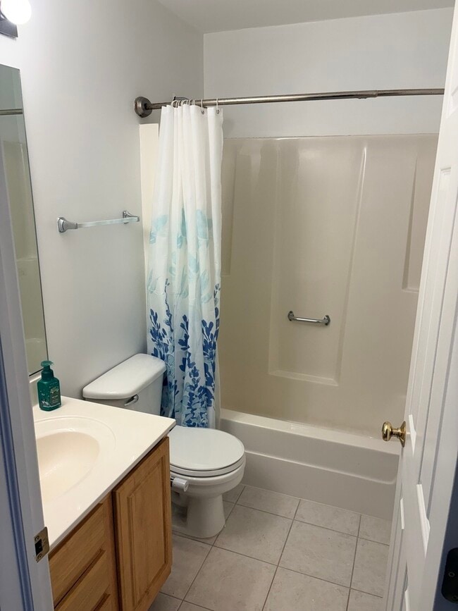 Building Photo - 610 Daisy Ln