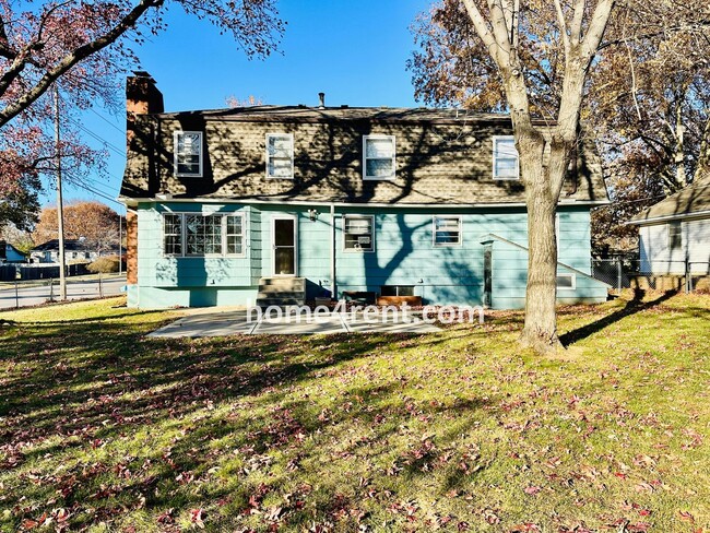 Building Photo - Wonderful Four Bedroom Home in Overland Pa...