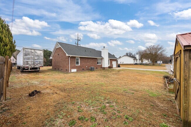 Building Photo - 38 Hallmark Dr