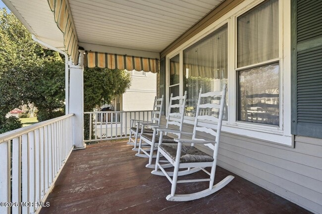 Building Photo - 304 Grassmere Avenue