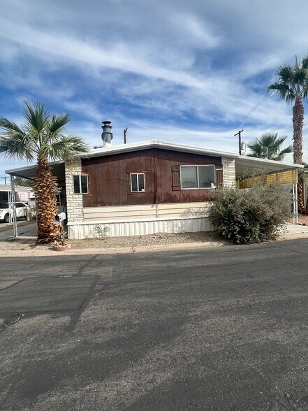 Building Photo - 3601 E Wyoming Ave