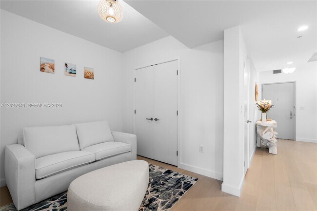 Building Photo - 9221 E Bay Harbor Dr
