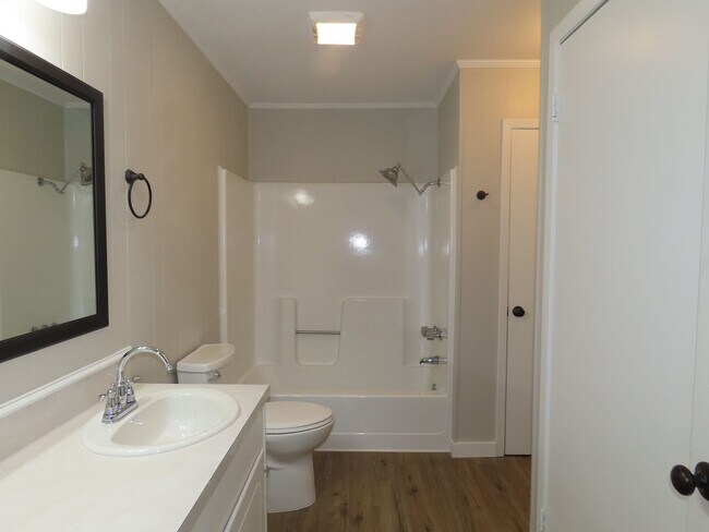 Building Photo - 10556 Twin Oaks Dr