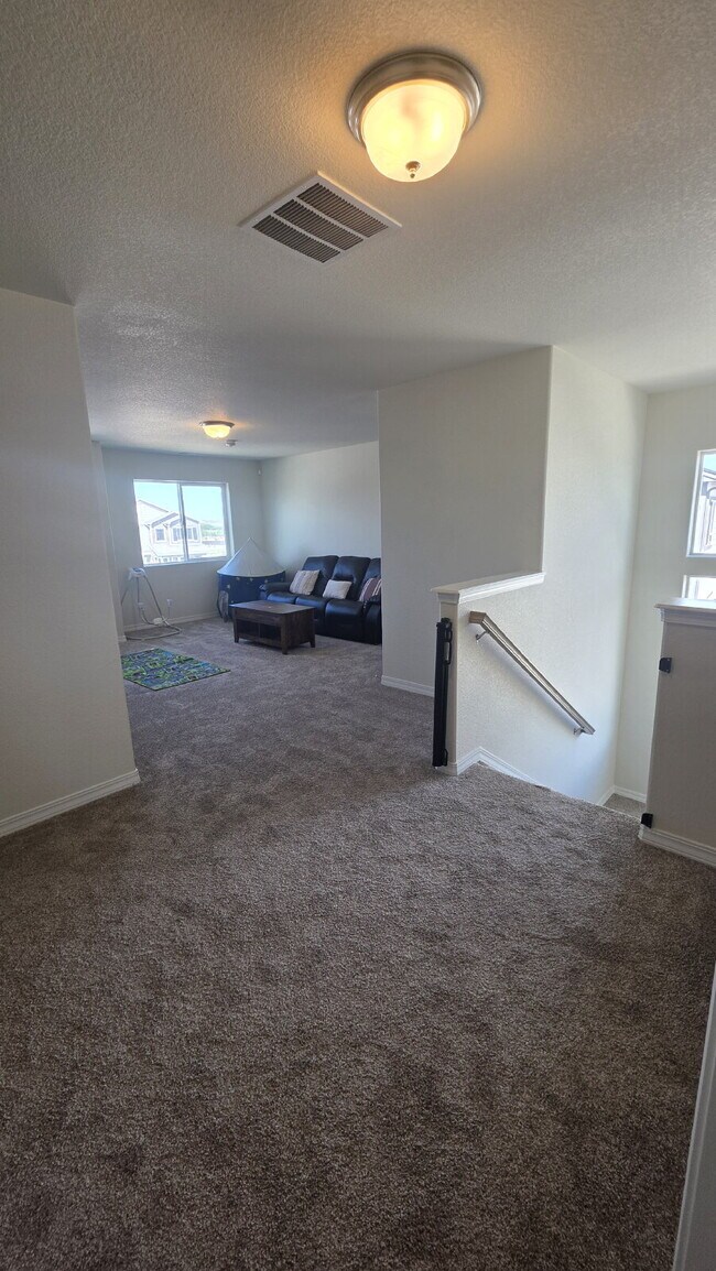 Building Photo - Beautiful 4BR 2.5 bath Home in Bradley Heights near Military bases
