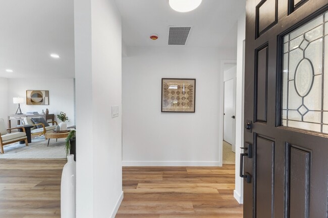 Building Photo - Fully Remodeled 4BR Rambler in Private Federal Way Community