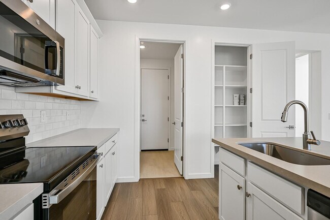 Building Photo - 25244 W Wayland Dr