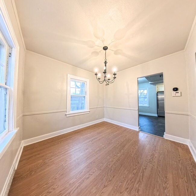 Building Photo - Beautiful 3 bedroom 1 bathroom home