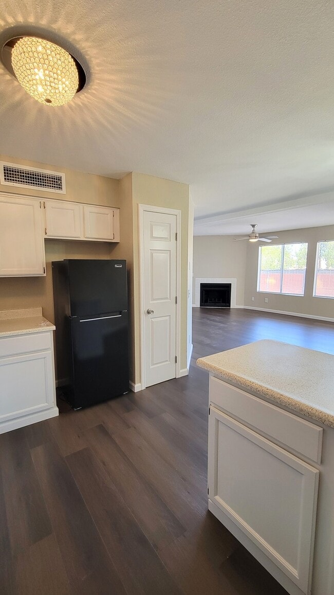 Building Photo - Cozy 1BR/1BA Condo Near Pima College & Dow...