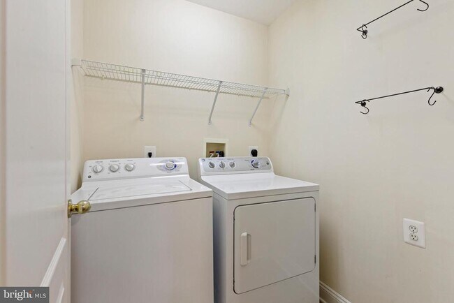 Building Photo - 5056 Minda Ct