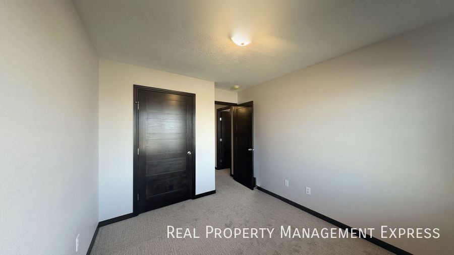 Building Photo - 9719 W Broek Dr
