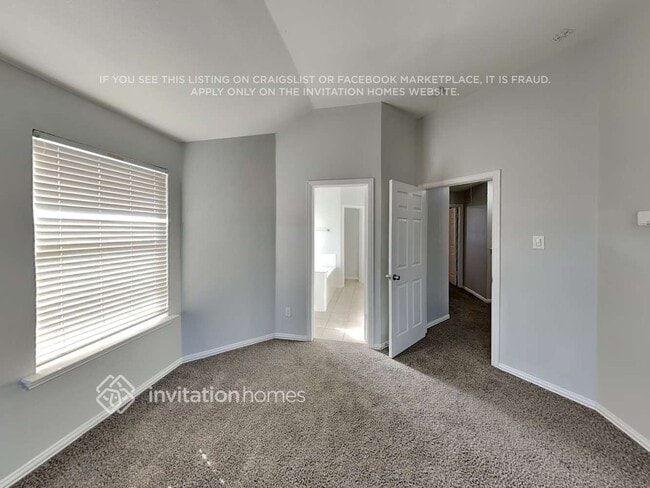 Building Photo - 1525 Swan Lake Dr