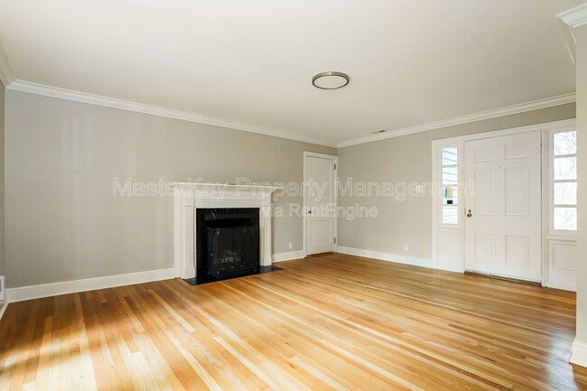 Building Photo - 3401 White Oak Rd