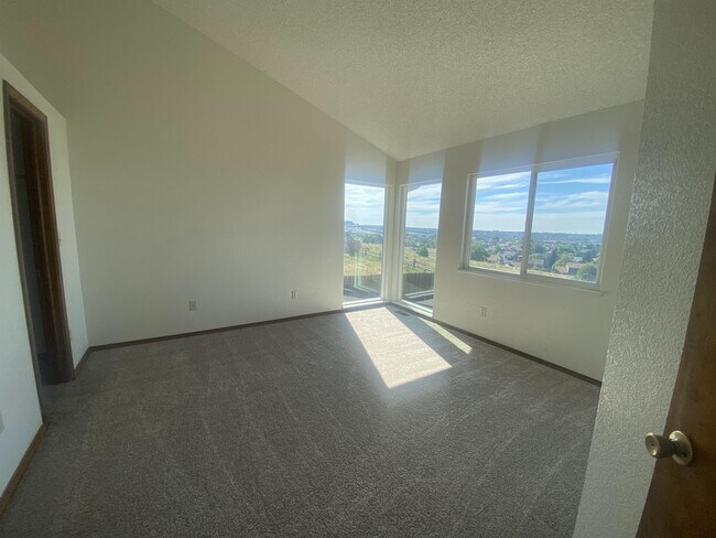 Building Photo - 4035 Scotch Pine Dr