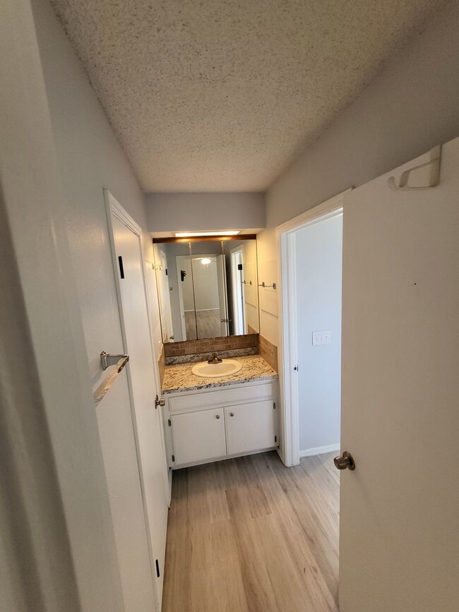 Building Photo - (4) Bed/(2.5) Bath in Core Norman Avail NO...