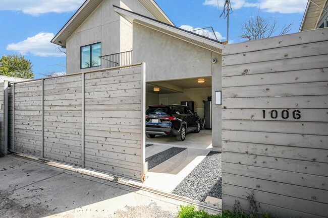 Building Photo - 1006 Elm St