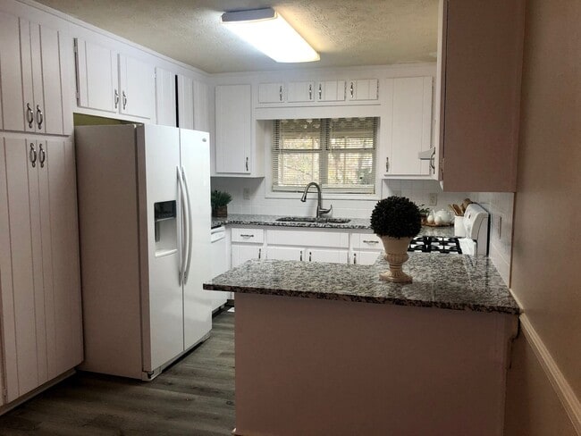 Building Photo - 1+ Acre of Wooded Privacy in Allatoona High School