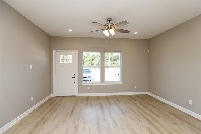 Building Photo - 5262 Ella Blvd
