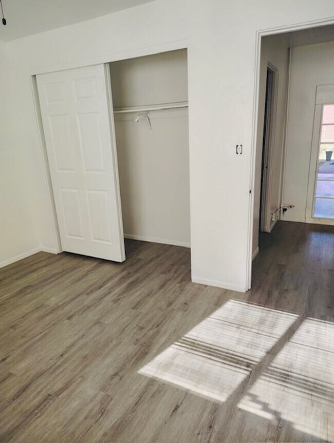 Building Photo - 501 Harrison Dr