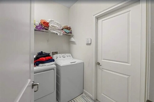 Building Photo - 9047 Stinger Dr