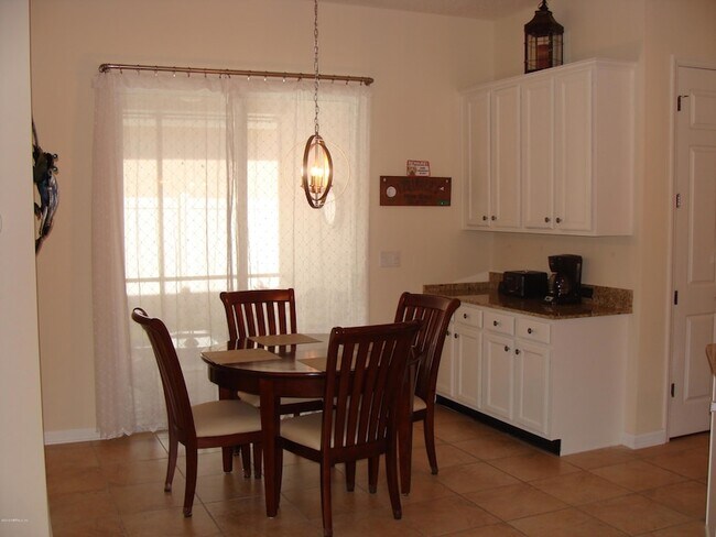 Building Photo - 660 Porta Rosa Circle