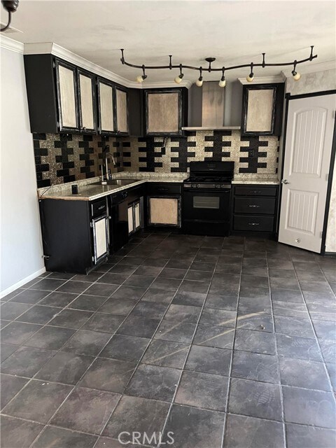 Building Photo - 45826 Bentley St