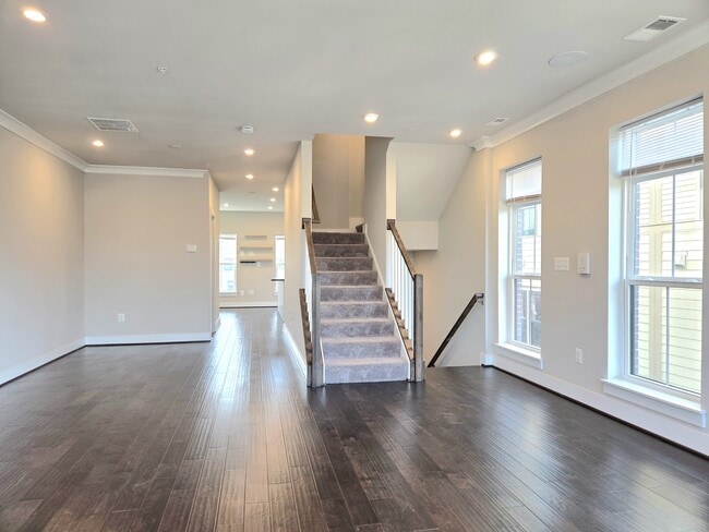 Building Photo - 820 Fern Pl NW