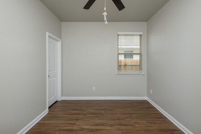 Building Photo - Beautifully designed and thoughtfully main...