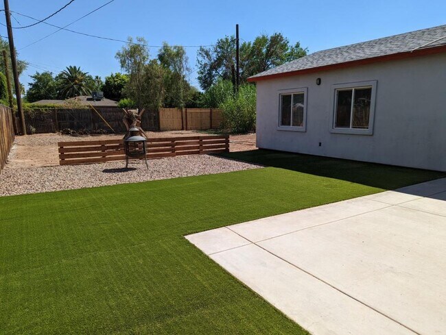 Building Photo - 1343 E Osborn Rd